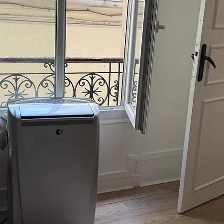 Spacious In With Air Conditioning And Kitchen And 10 Mins To Eiffel Tower&5mins To Metro